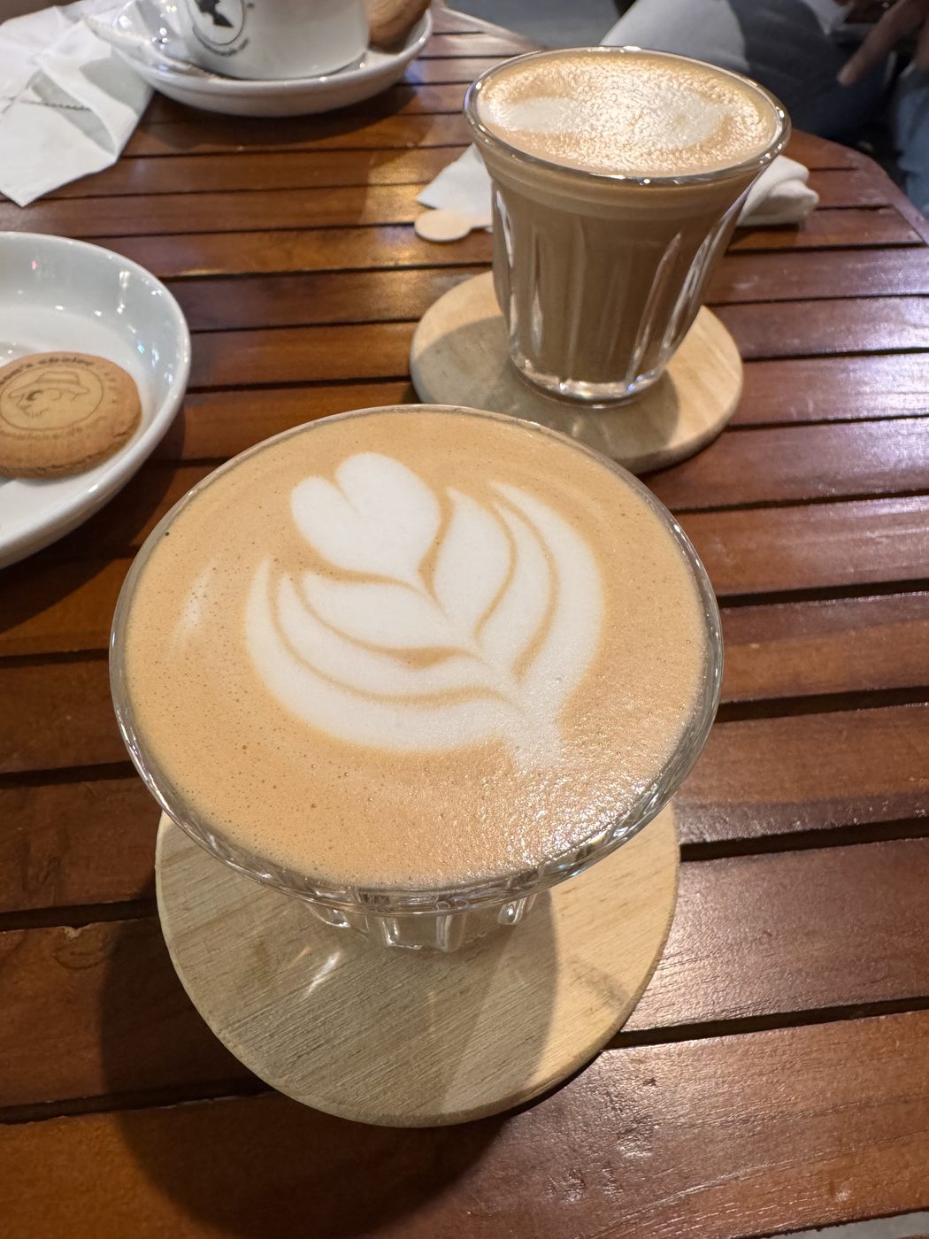 Latte with a leaf in the foam